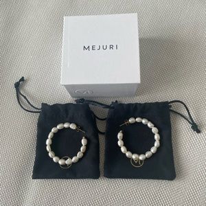 mejuri bold pearl hoops